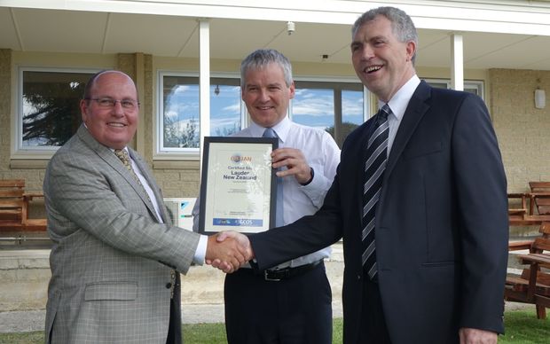 From left: John Morgan, CEO of NIWA, Dr Greg Bodeker, GRUAN co-chair and Peter Lennox, CEO of MetService and New Zealand’s representative to the World Meteorological Organization. Photo RNZ/Ian Telfer http://www.radionz.co.nz/news/regional/268335/otago-research-centre-awarded-global-status